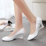 Damesschoenen - hakken met strik en hartvormige sleehak. Maat 41