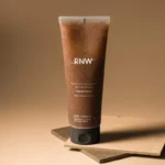 RNW DER. THERAPY Refreshing Scrub To Body Wash 230ml - Afbeelding 2